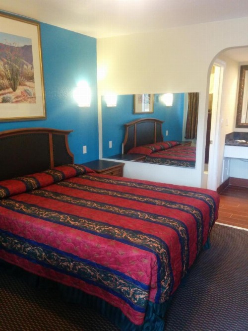 Sunshine Motel - image 4