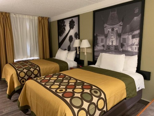 Super 8 by Wyndham San Bernardino - image 10