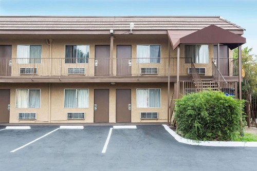 Days Inn by Wyndham in San Bernardino - image 2