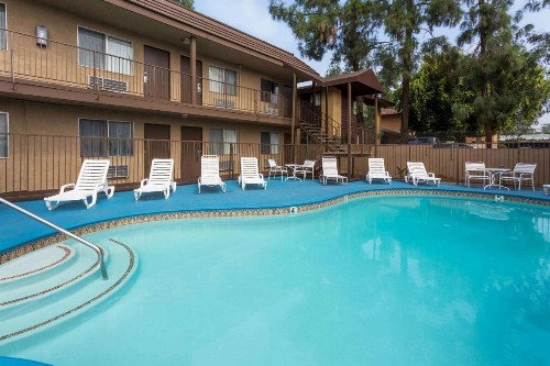 Days Inn by Wyndham in San Bernardino - image 7
