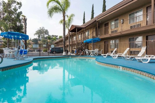 Days Inn by Wyndham in San Bernardino - image 8