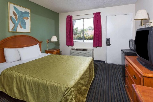 Days Inn by Wyndham in San Bernardino - image 9