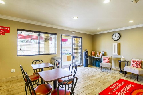 Econo Lodge San Bernardino I-215 - image 12