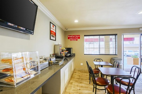 Econo Lodge San Bernardino I-215 - image 4