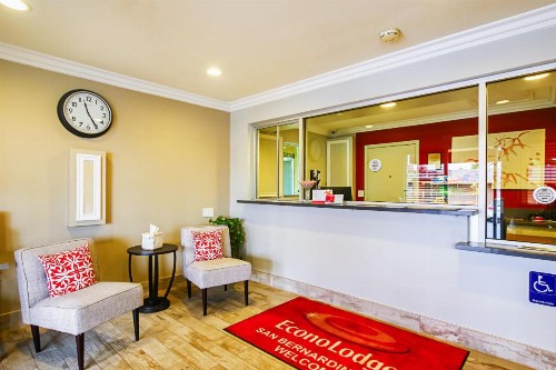 Econo Lodge San Bernardino I-215 - image 5