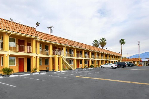 Econo Lodge San Bernardino I-215 - image 7