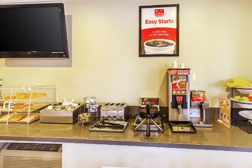 Econo Lodge San Bernardino I-215 - image 8