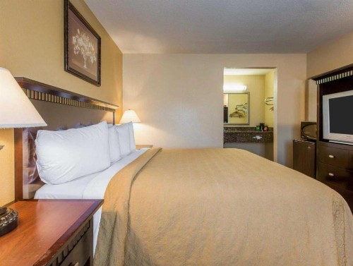 Quality Inn San Bernardino - image 12
