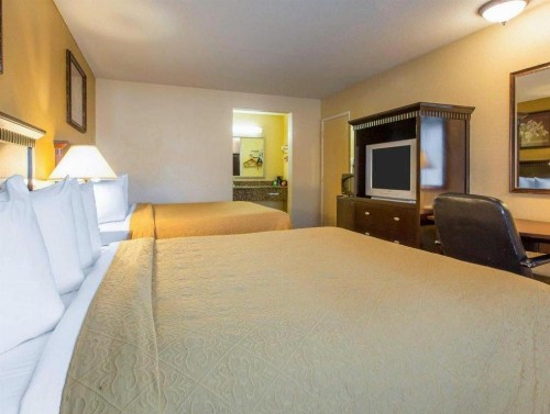 Quality Inn San Bernardino - image 13