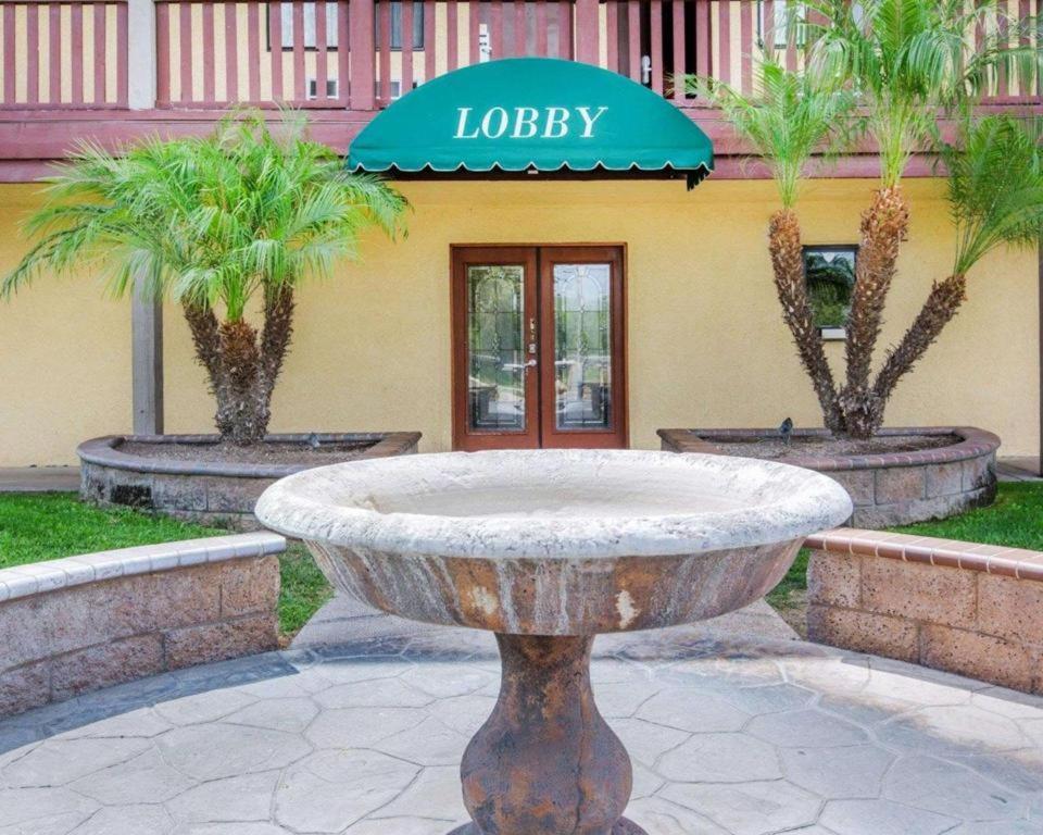 Quality Inn San Bernardino - image 7