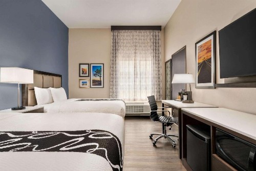 La Quinta Inn & Suites by Wyndham San Bernardino - image 15