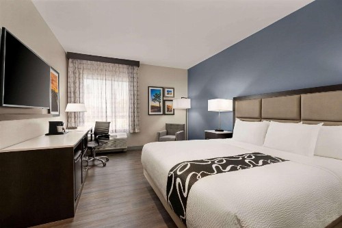 La Quinta Inn & Suites by Wyndham San Bernardino - image 16