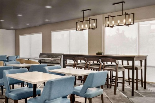 La Quinta Inn & Suites by Wyndham San Bernardino - image 18