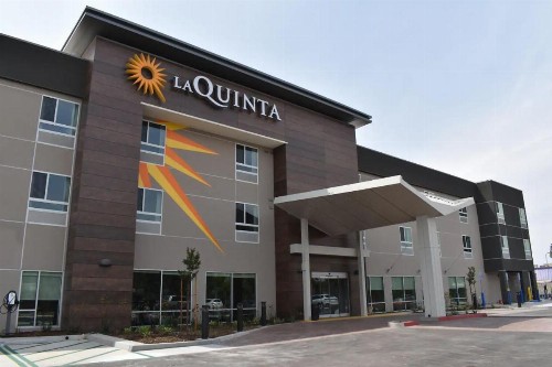 La Quinta Inn & Suites by Wyndham San Bernardino - image 2