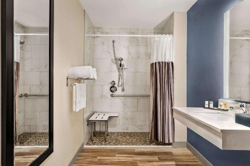 La Quinta Inn & Suites by Wyndham San Bernardino - image 23