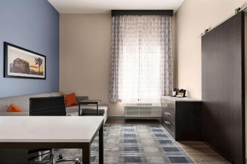 La Quinta Inn & Suites by Wyndham San Bernardino - image 25