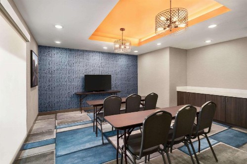 La Quinta Inn & Suites by Wyndham San Bernardino - image 26