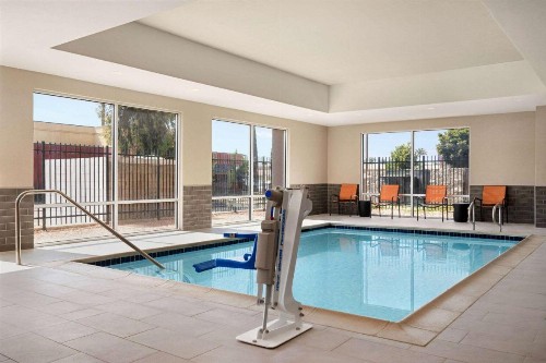 La Quinta Inn & Suites by Wyndham San Bernardino - image 28