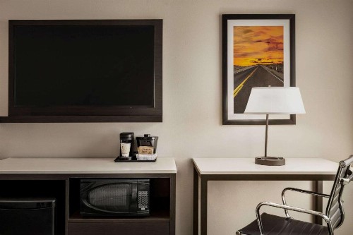 La Quinta Inn & Suites by Wyndham San Bernardino - image 29
