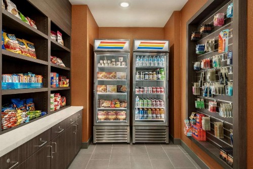 La Quinta Inn & Suites by Wyndham San Bernardino - image 30