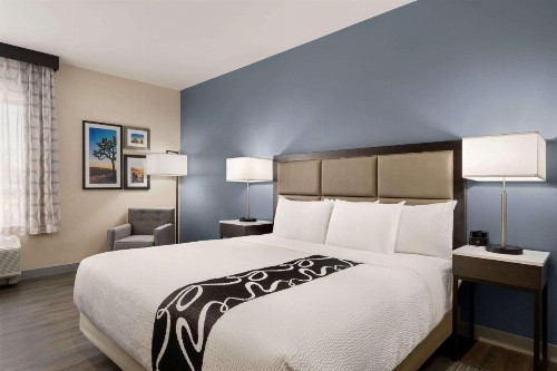 La Quinta Inn & Suites by Wyndham San Bernardino - image 33