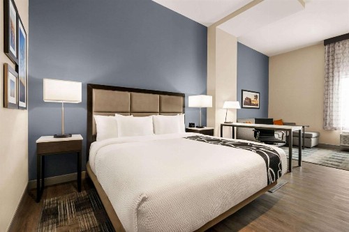 La Quinta Inn & Suites by Wyndham San Bernardino - image 35