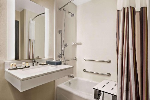 La Quinta Inn & Suites by Wyndham San Bernardino - image 39