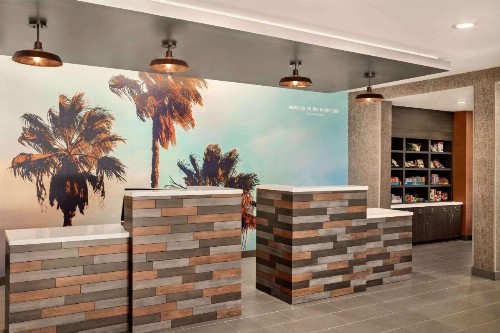 La Quinta Inn & Suites by Wyndham San Bernardino - image 4