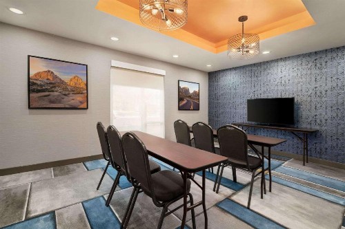 La Quinta Inn & Suites by Wyndham San Bernardino - image 46