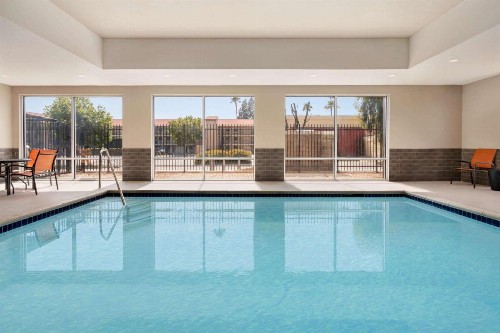 La Quinta Inn & Suites by Wyndham San Bernardino - image 48