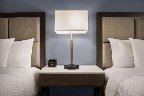 La Quinta Inn & Suites by Wyndham San Bernardino - image 9