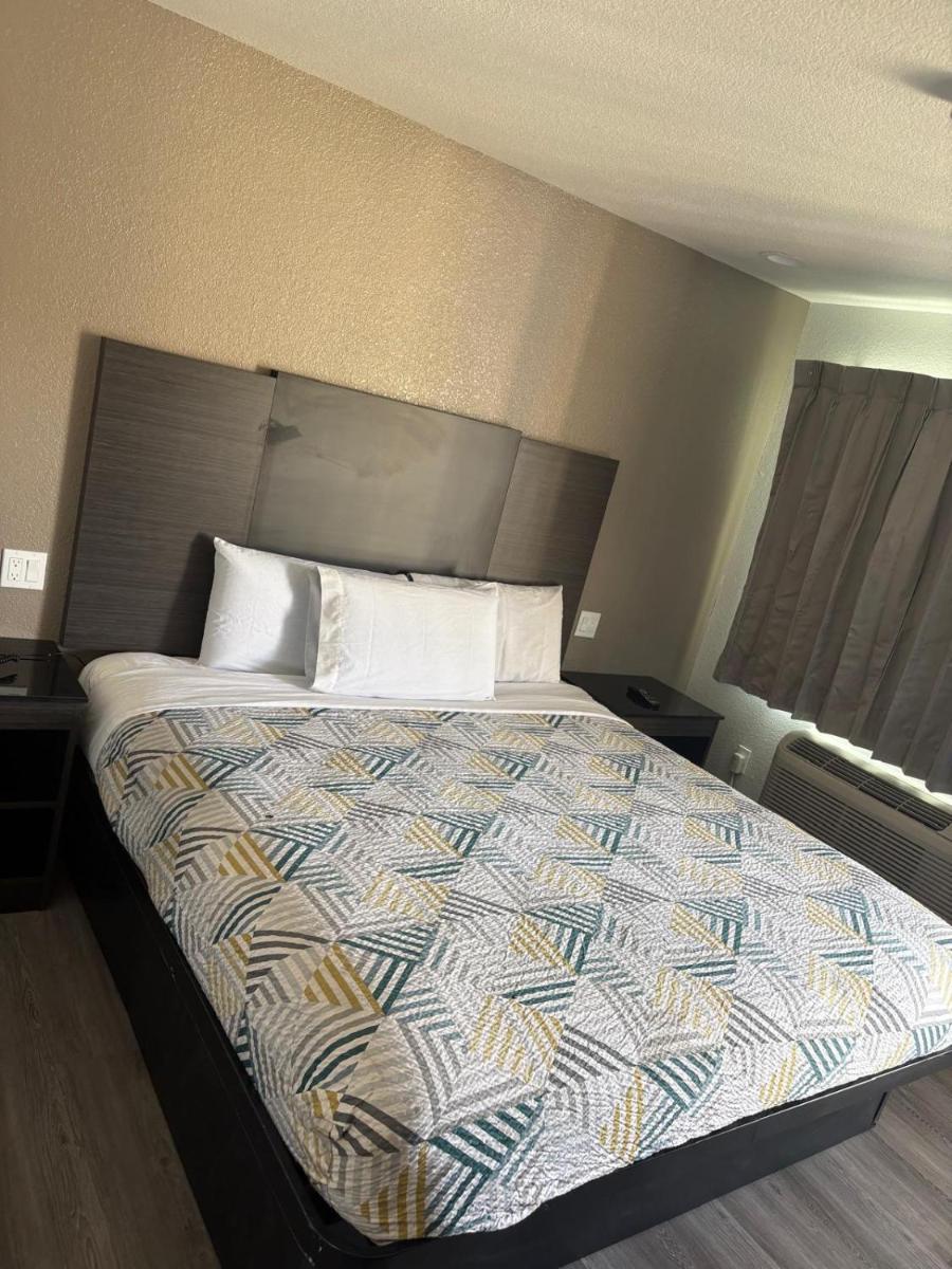 Motel 6-San Bernardino CA - North - image 7