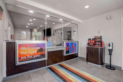 Motel 6-San Bernardino CA - North - image 9