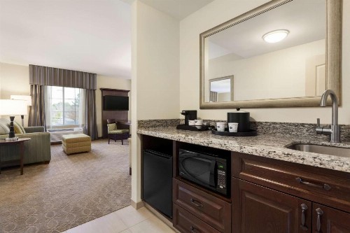 Hampton Inn & Suites San Bernardino - image 11