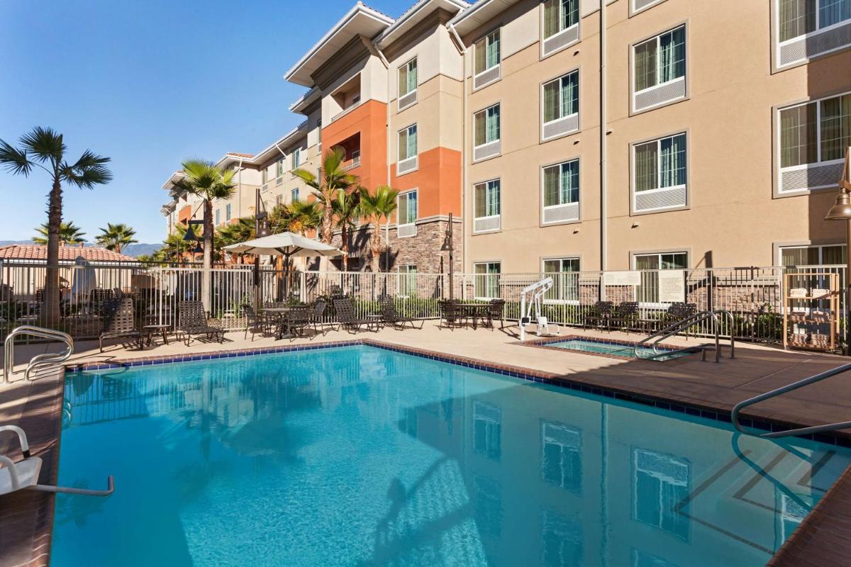 Hampton Inn & Suites San Bernardino - image 4