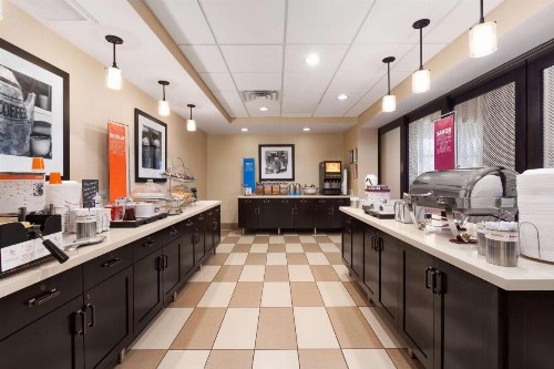 Hampton Inn & Suites San Bernardino - image 8