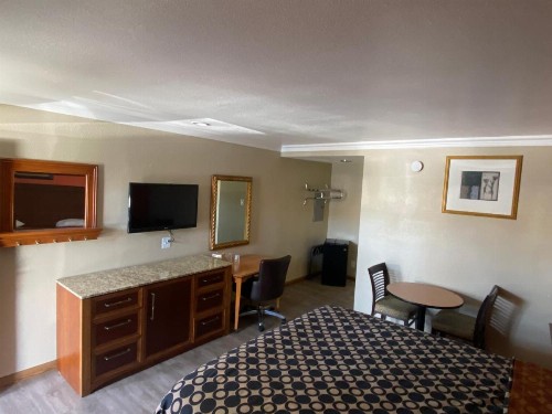 Downtown Motel 7 - image 10