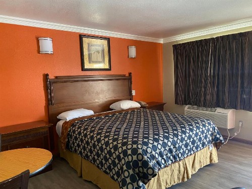 Downtown Motel 7 - image 9