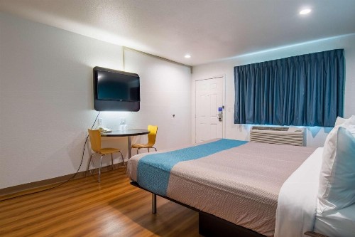 Motel 6-San Bernardino CA - Downtown - image 9