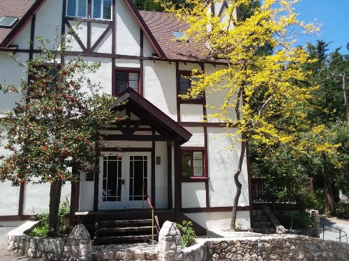 Bracken Fern Manor - image 11