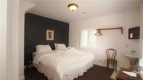 Bracken Fern Manor - image 4