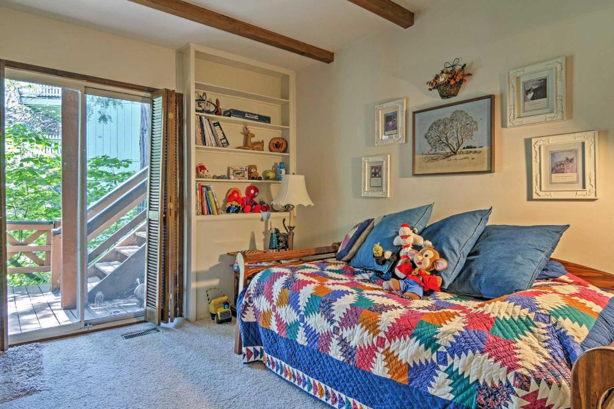 Lake Arrowhead Cabin with Deck and Scenic Forest Views - image 6