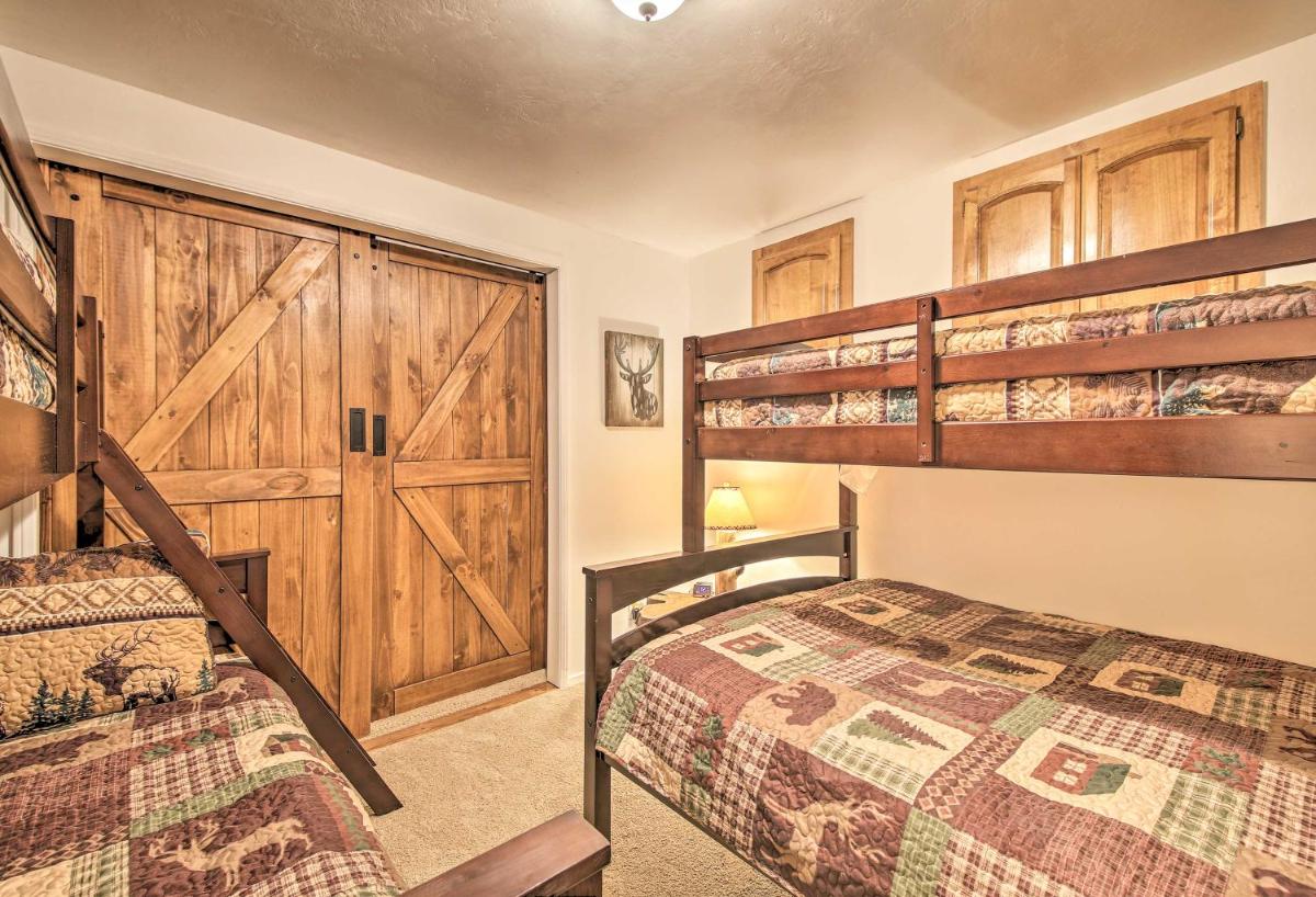 Remodeled Lake Arrowhead Mountain House with Deck! - image 6