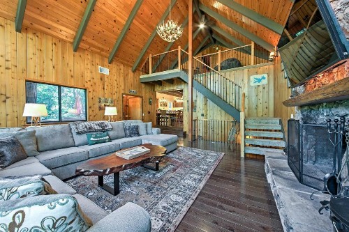Remodeled Lake Arrowhead Mountain House with Deck! - image 7