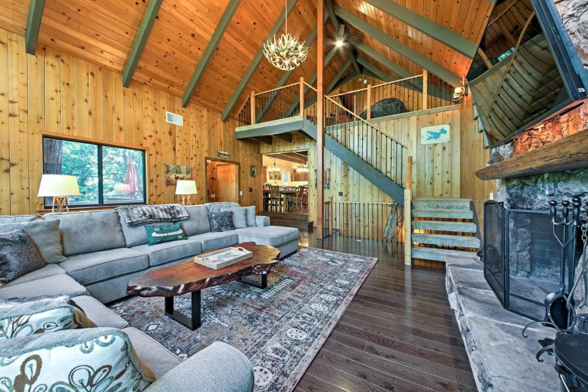Remodeled Lake Arrowhead Mountain House with Deck! - image 7