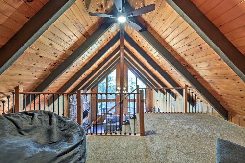 Remodeled Lake Arrowhead Mountain House with Deck! - image 8