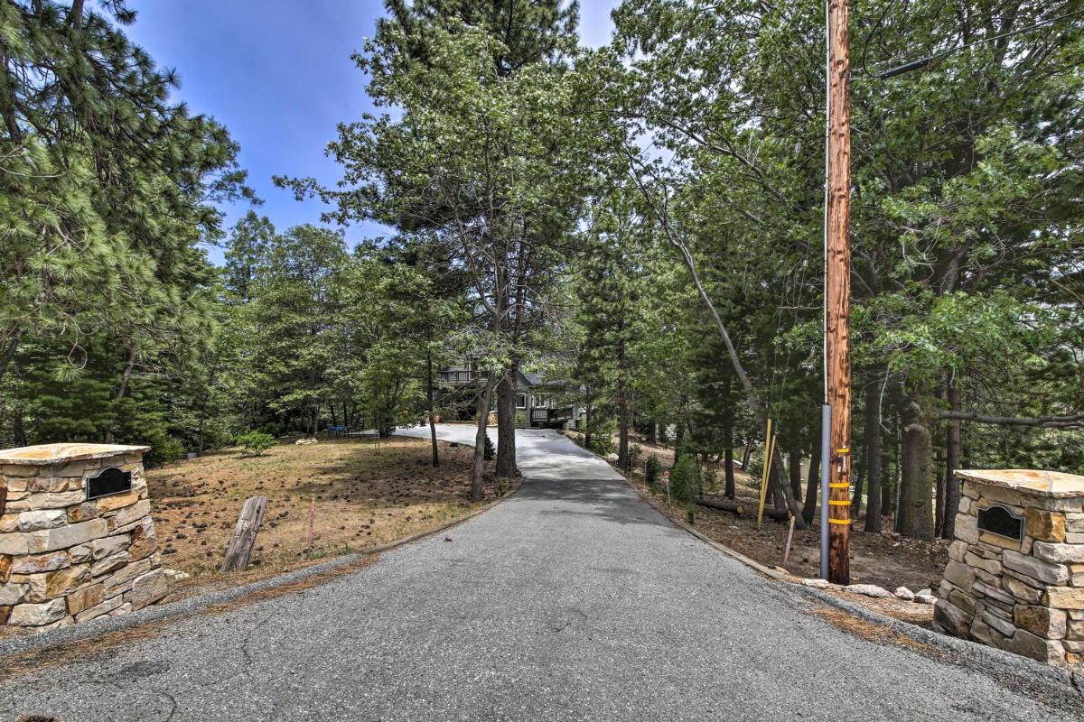 Incredible Lake Arrowhead Home with Views and Decks! - image 7