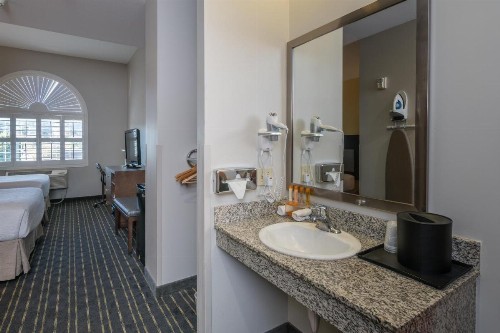 Hotel Aura SFO Airport - image 30