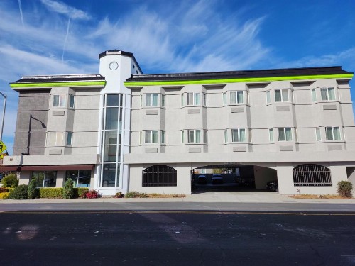 Comfort Inn & Suites San Francisco Airport West - image 27