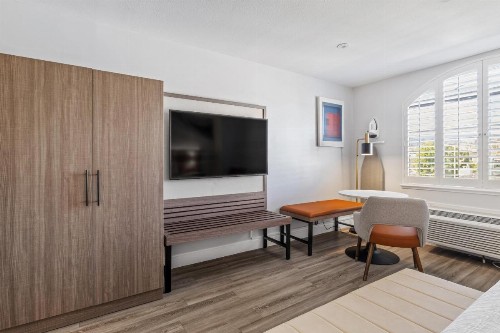 Super 8 by Wyndham San Bruno /SF Intl Arpt West - image 10
